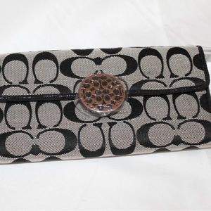 New w/Tag Black/White ALEXANDRA SIGNATURE SLIM ENVELOPE F48861 Below $218 Retail